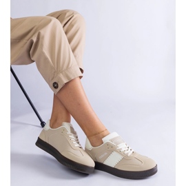 Zapatillas beige en la plataforma con costuras 1
