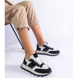 Zapatillas negras con protector visible. negro 1 Zapatillas negras con protector visible. negro 1