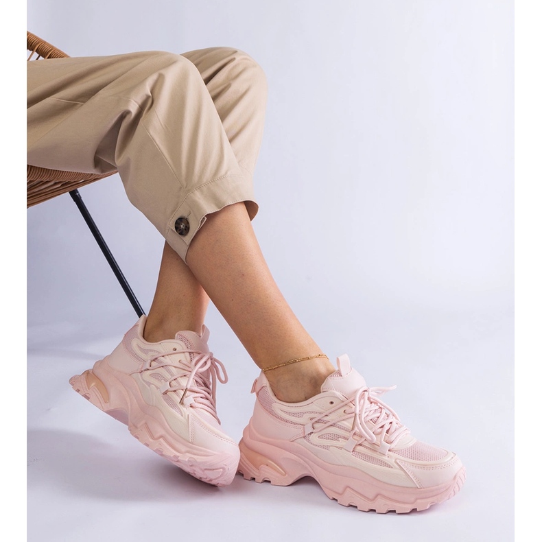 Zapatillas de deporte de deportes rosa en una suela masiva rosado 2