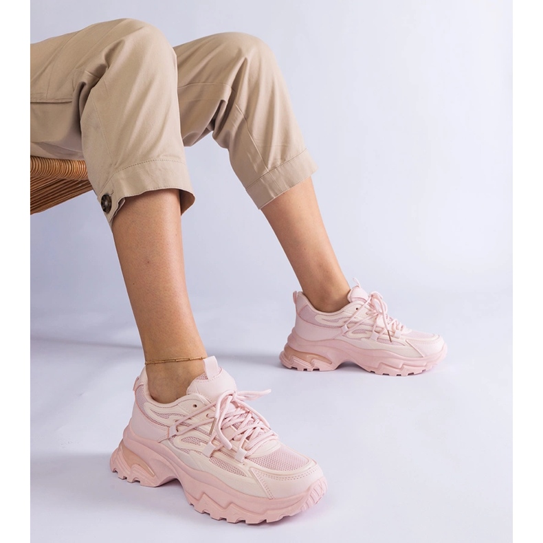 Zapatillas de deporte de deportes rosa en una suela masiva rosado 1 Zapatillas de deporte de deportes rosa en una suela masiva rosado 1