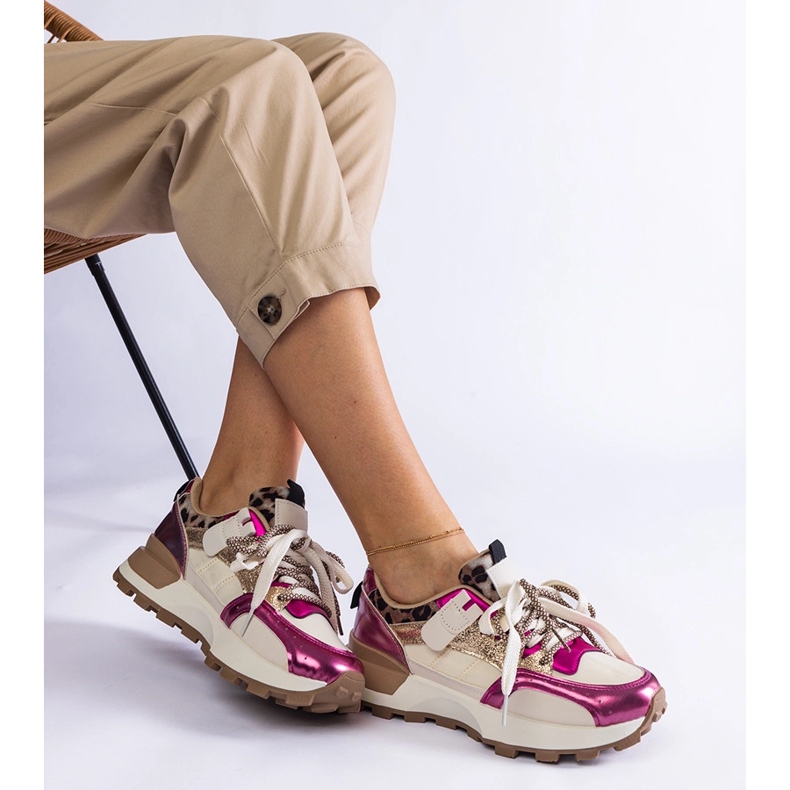 Zapatillas rosas decoradas con un motivo animal rosado 2 Zapatillas rosas decoradas con un motivo animal rosado 2