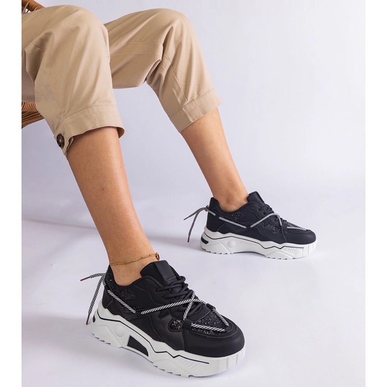 Zapatillas de deporte para mujeres negras con brillo negro 1