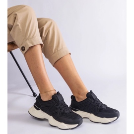 Zapatillas deportivas de mujer negras. negro 2