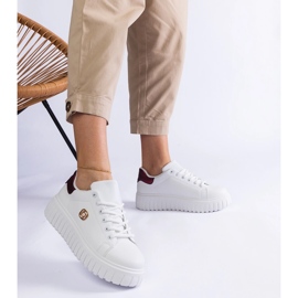 Zapatillas blancas y burdeos con suela gruesa. blanco 2