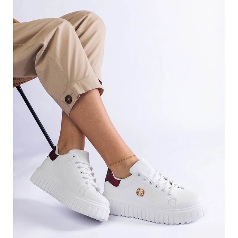 Zapatillas blancas y burdeos con suela gruesa. blanco 1 Zapatillas blancas y burdeos con suela gruesa. blanco 1