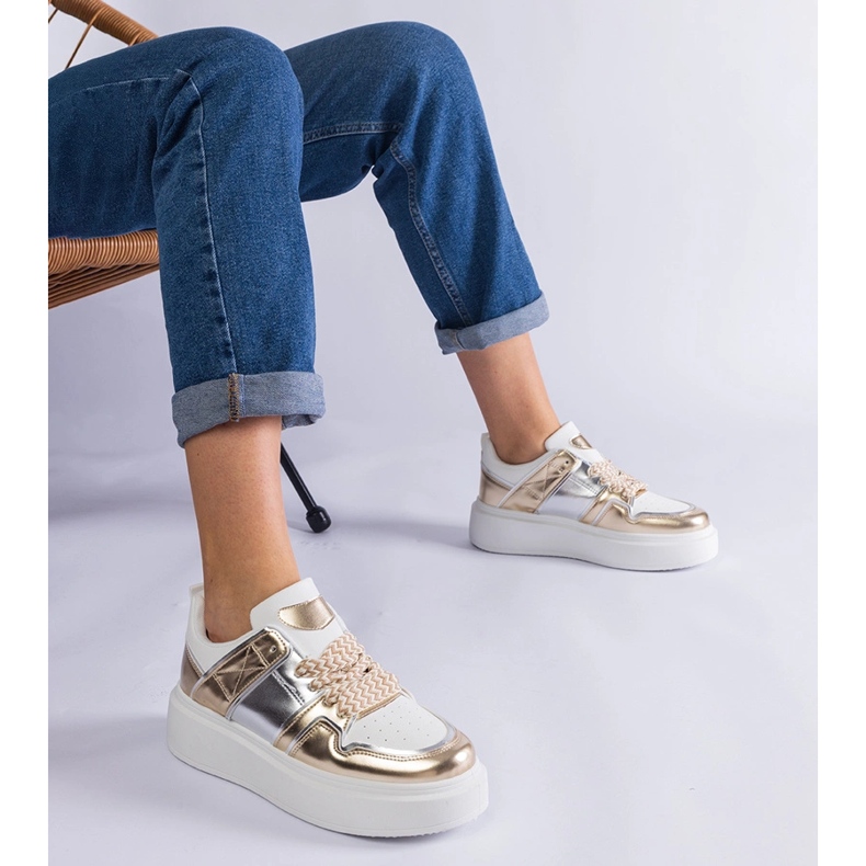 Zapatillas doradas con inserciones plateadas. dorado 1