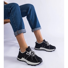 Zapatillas deportivas de mujer negras. negro 1