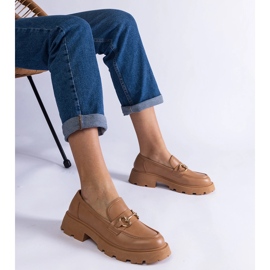 Mocasines marrones con cuero ecológico con decoración dorada beige 1 Mocasines marrones con cuero ecológico con decoración dorada beige 1