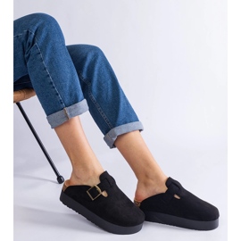 Zapatillas de mujer negra en la plataforma con una hebilla negro 2