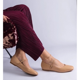 Bailarinas beige con hebillas de ecopiel. 2 Bailarinas beige con hebillas de ecopiel. 2