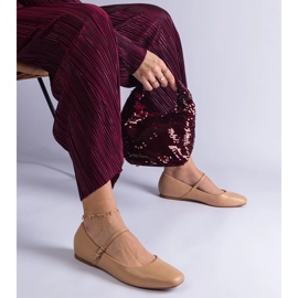 Bailarinas beige con hebillas de ecopiel. 3