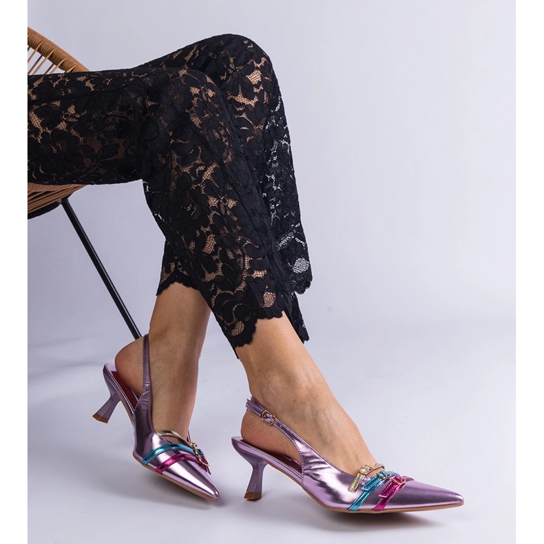 Tacones de pato morados con tacón abierto. violeta 2 Tacones de pato morados con tacón abierto. violeta 2