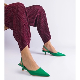 Tacones de pato verdes con tacón abierto. 1