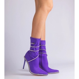Botines de raso morado decorados con pedrería violeta 1