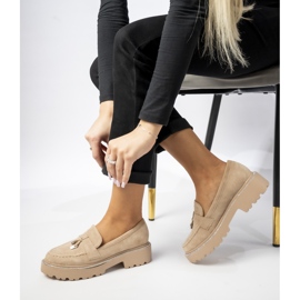 Mocasines de gamuza para mujeres con flecos de color caqui beige 1 Mocasines de gamuza para mujeres con flecos de color caqui beige 1
