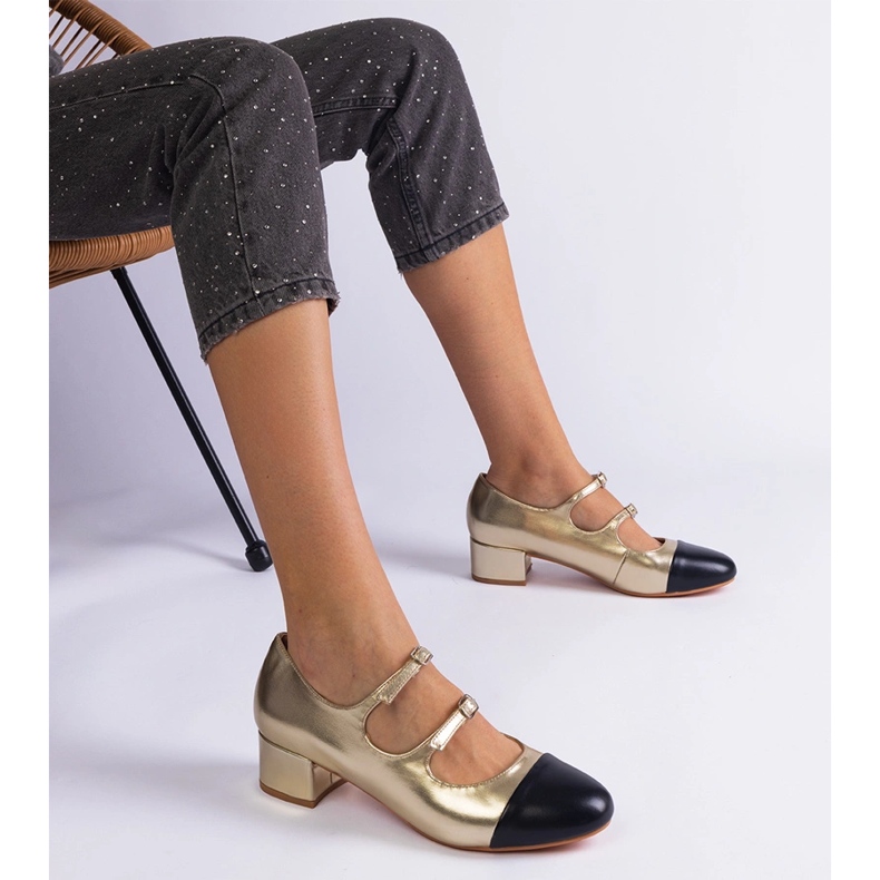 Bombas de oro en una nariz negra dorado 1 Bombas de oro en una nariz negra dorado 1