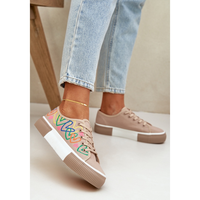 Zapatillas de deporte para mujeres en corazones de tamaño oscuro beige 2