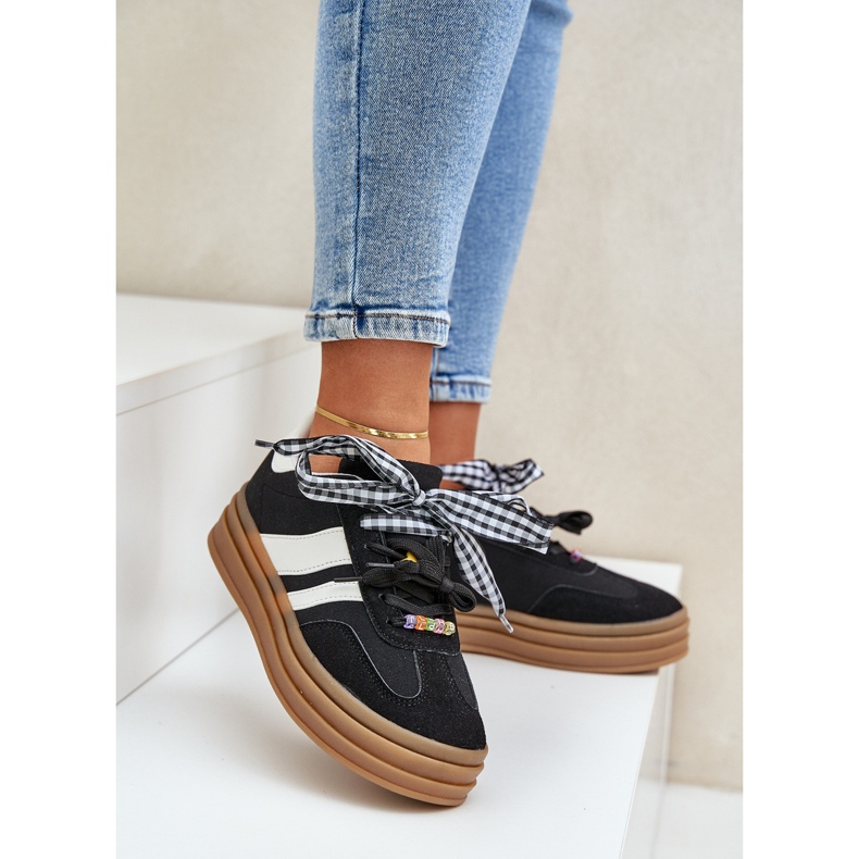 Zapatillas de deporte para mujeres con alfileres negros 2 Zapatillas de deporte para mujeres con alfileres negros 2