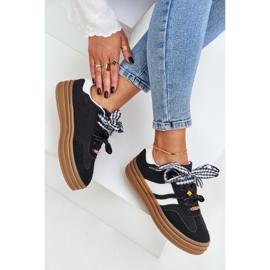 Zapatillas de deporte para mujeres con alfileres negros 7