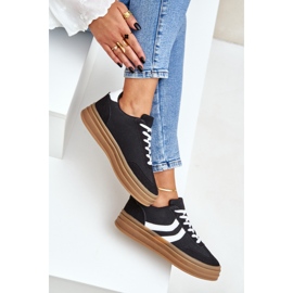 Zapatillas elegantes en la plataforma en blanco y negro 9