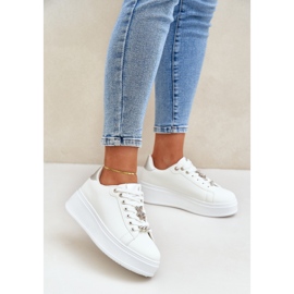 Zapatillas de zapatillas de cuero ecológicas con alfileres blancos y plateados 3
