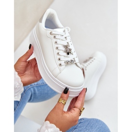 Zapatillas de zapatillas de cuero ecológicas con alfileres blancos y plateados 2