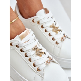 Zapatillas de deporte de cuero ecológica con alfileres blancos y dorados 8