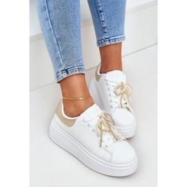 Zapatillas para mujeres en la plataforma con decoraciones blancas y doradas blanco 7