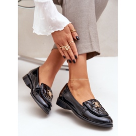 Mocasines barnizados de cuero con una decoración dorada Laura Messi 2927 Negro 6