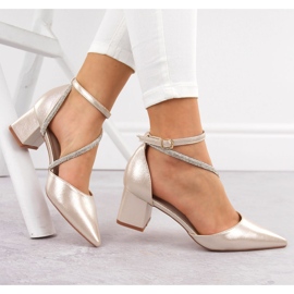 Sandalias de mujer con punta y circonitas color dorado Sabatina 4