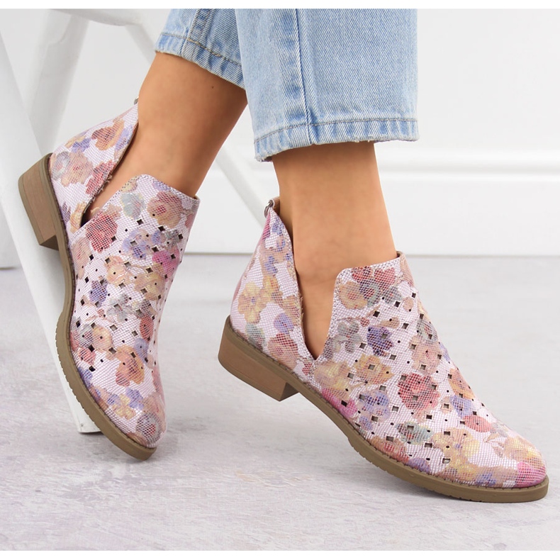 Botas de trabajo de mujer para mujeres insertadas en flores blancas M. Daszyński SA62-102 blanco 1