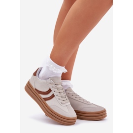 Zapatillas elegantes en la plataforma gris 1