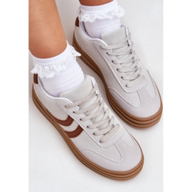 Zapatillas elegantes en la plataforma gris 2