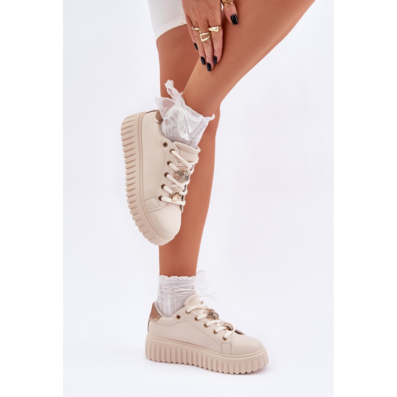 Zapatillas de deporte femeninas con alfileres beige 2 Zapatillas de deporte femeninas con alfileres beige 2