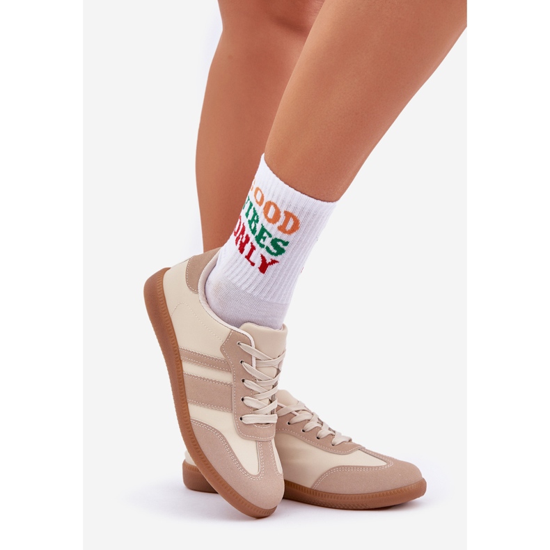 Zapatillas de deporte para mujeres bajas con beige de cuero ecológico 1