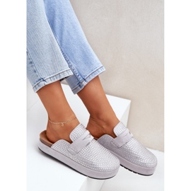 Chanclas para mujeres decoradas con circones en la plataforma gris 3