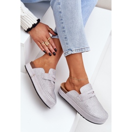 Chanclas para mujeres decoradas con circones en la plataforma gris 4