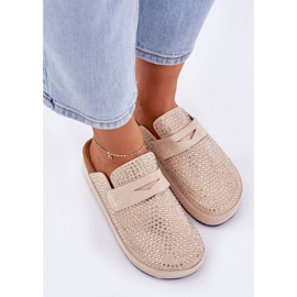 Zapatillas para mujeres decoradas con circones en la plataforma beige 2