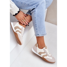 Zapatillas clásicas para mujeres con beige de cuero ecológico 8
