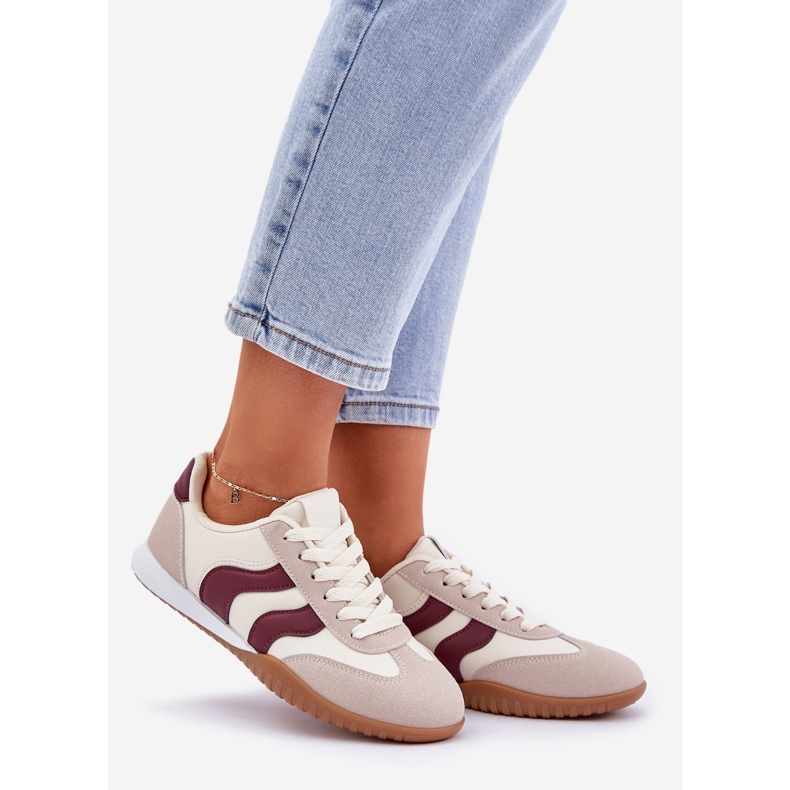 Zapatillas clásicas para mujeres con beige beige-burgundy de cuero ecológico 1