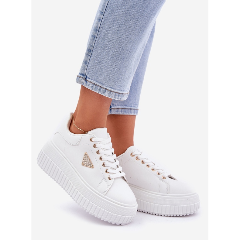 Zapatillas elegantes en una plataforma blanca masiva blanco 1