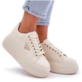 Zapatillas elegantes en una plataforma beige ligera masiva 9