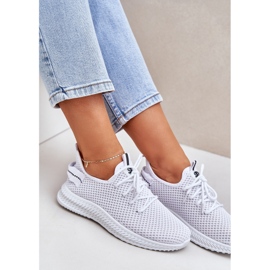 Mujeres con zapatos deportivos de malla mesh blancos 9