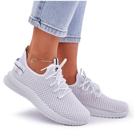 Mujeres con zapatos deportivos de malla mesh blancos 10