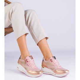 Zapatillas de deporte deportivo rosa en la plataforma decorada con brillo y un inserto metálico rosado 2