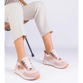 Zapatillas de zapatillas rosadas en la plataforma decorada con brillo 2