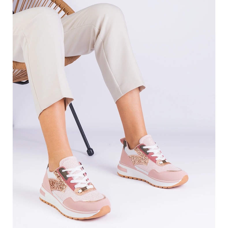 Zapatillas de zapatillas rosadas en la plataforma decorada con brillo 2