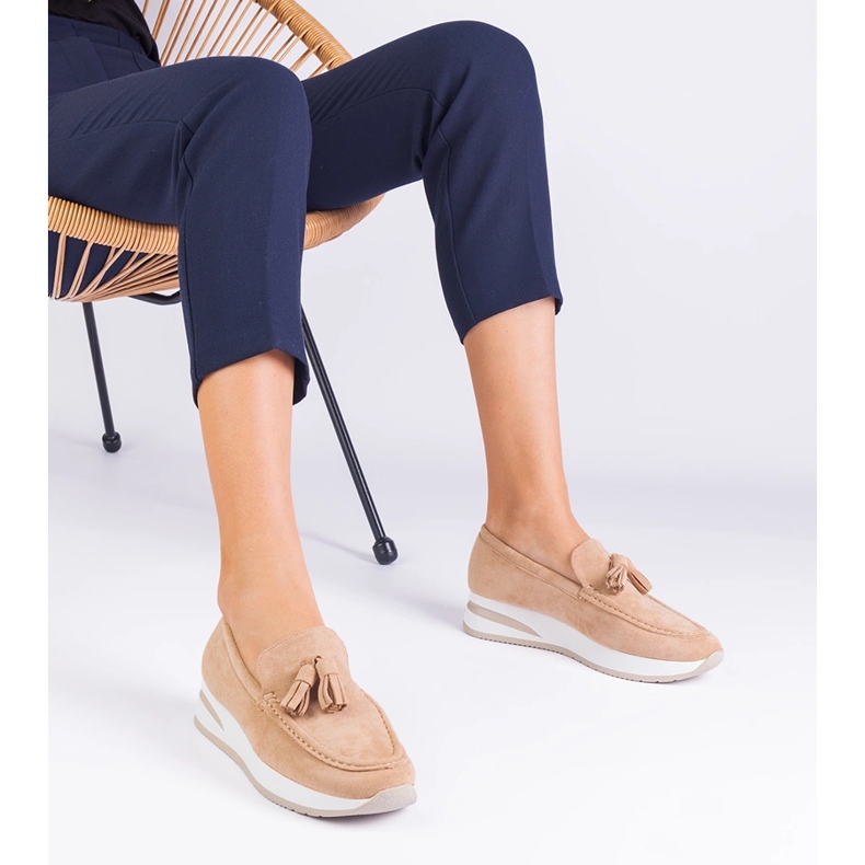 Mocasines para mujeres beige en la plataforma con franjas 1 Mocasines para mujeres beige en la plataforma con franjas 1