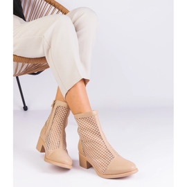 Botas de malla beige en la publicación 2