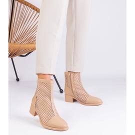 Botas de malla beige en la publicación 1